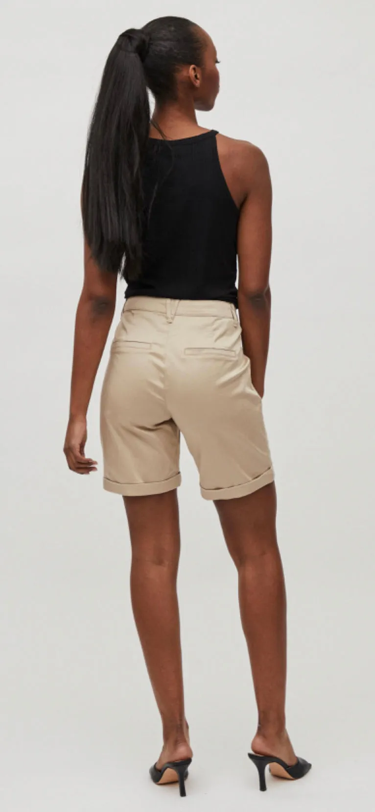 Vichino rwre new shorts Soft Camel